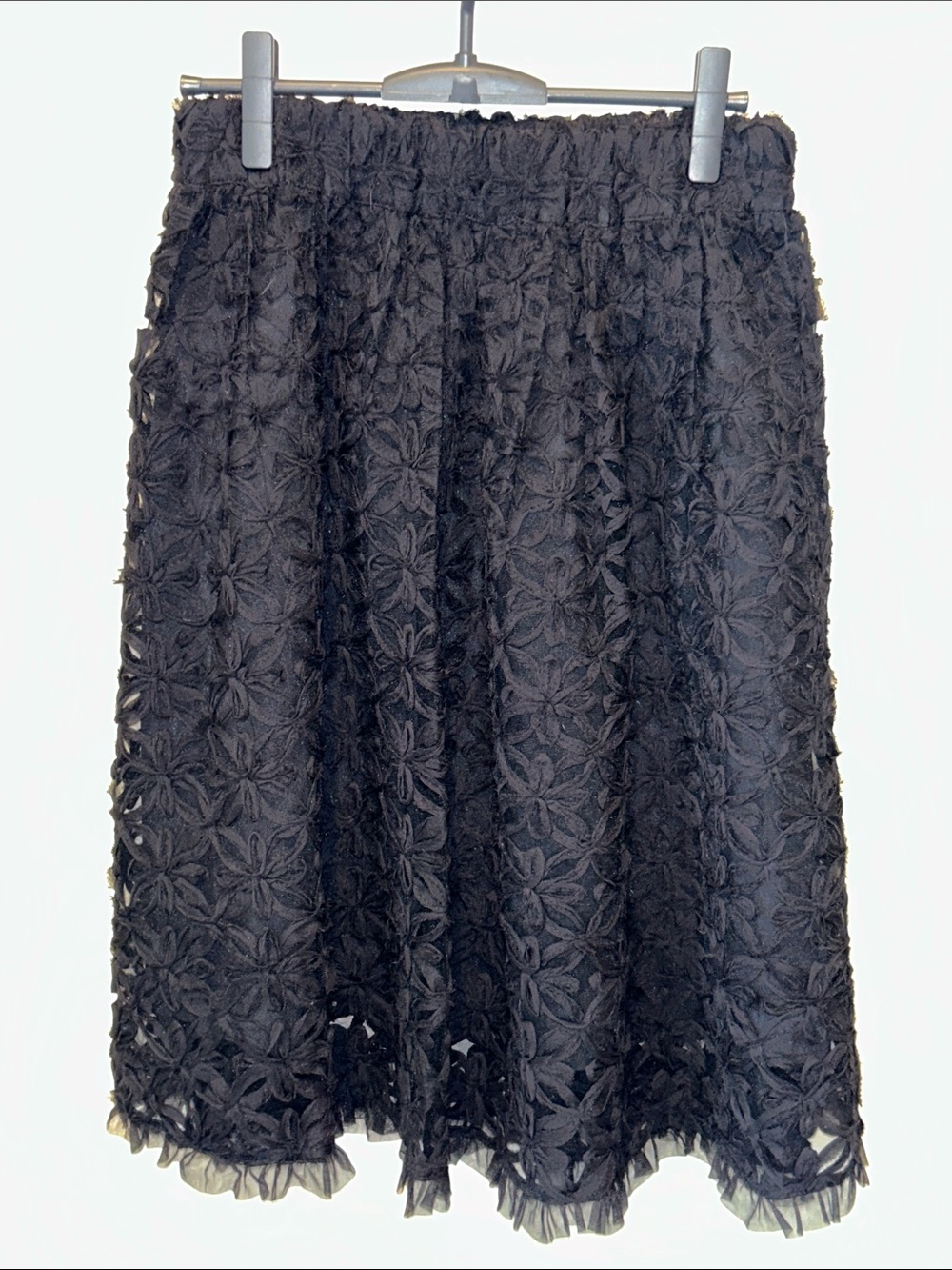 ENDLESS ROSE TEXTURED FLOWER MIDI BLACK SKIRT SIZE MEDIUM